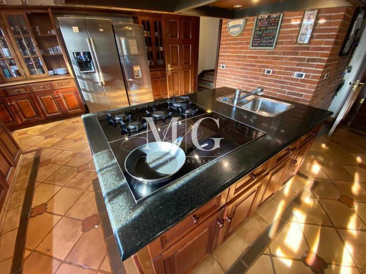 Casa ID.1551 - Exclusiva Mansión Frente al Mar en Playa Mansa - Punta del Este