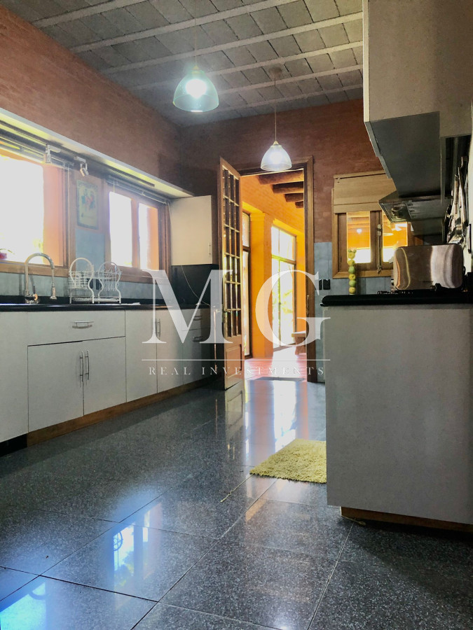 Casa ID.143 - BARRIO PRIVADO LA ARBOLADA, EXCEPCIONAL CASA DE 5 DORMITORIOS, PISCINA, GARAGE