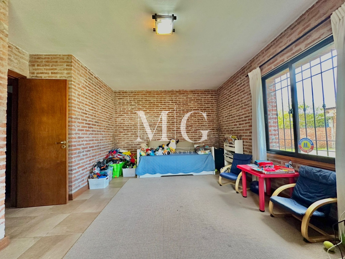 Casa ID.1048 - EXCELENTE PROPIEDAD EN EL EXLUSIVO BARRIO PINARES DE PUNTA DEL ESTE