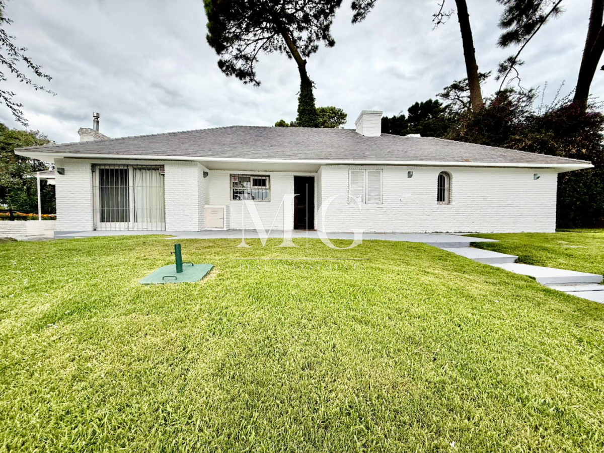 Casa ID.1529 - Hermosa casa en Marly, ubicada en una de las zonas más tranquilas y residenciales de Punta del Este 