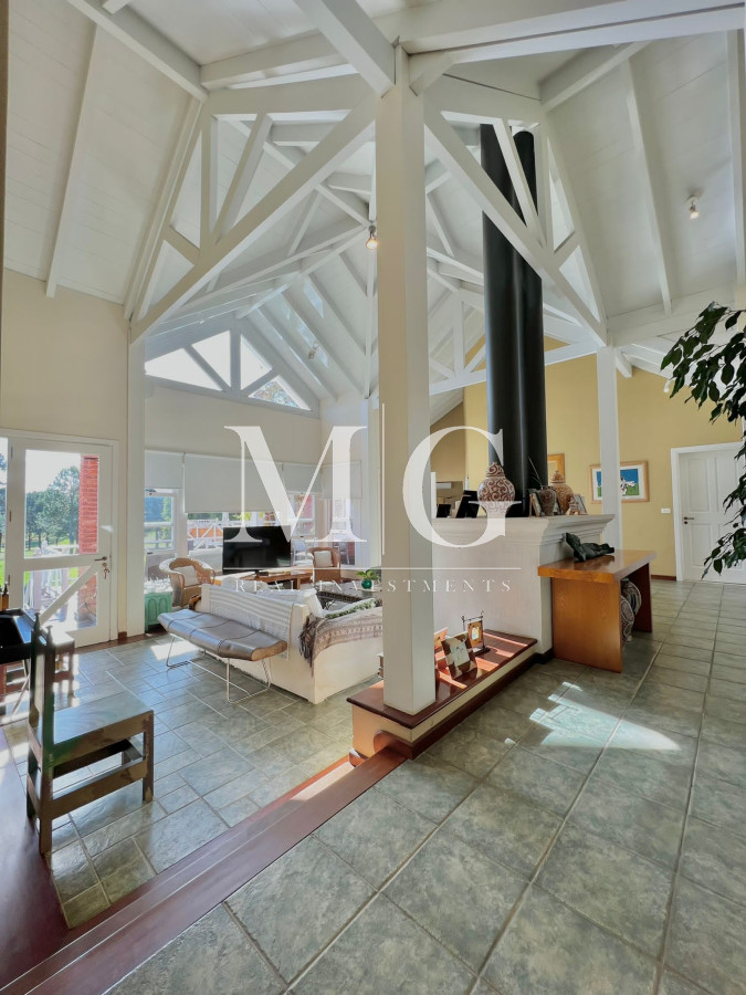 Casa ID.319 - Venta Casa zona Golf, 5 dorm.+ dep.servicio, barbacoa y piscina 