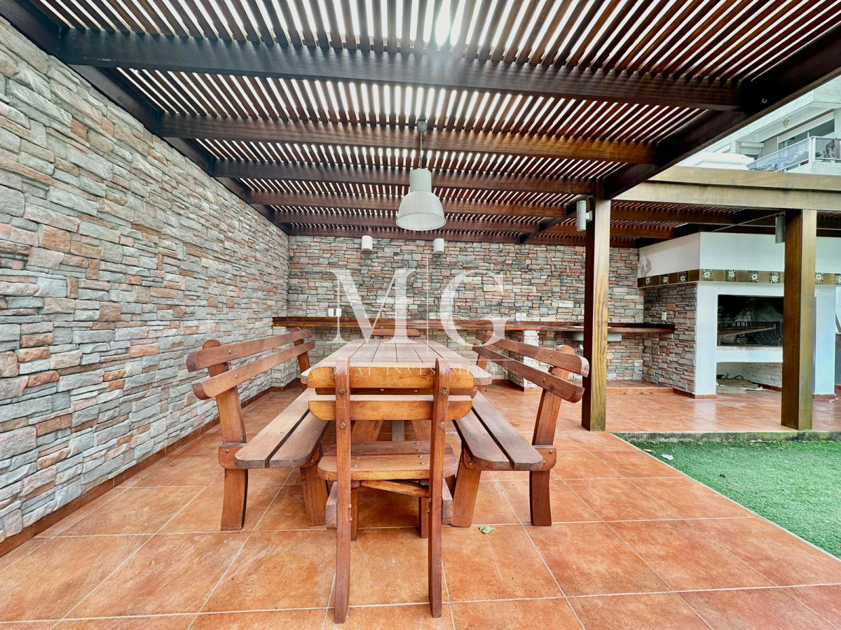 Casa ID.1030 - ALQUILER ANUAL VIVIENDA O COMERCIO, CASA 4 DORMITORIOS LA PASTORA PUNTA DEL ESTE 