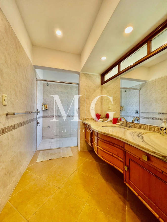 Casa ID.536 - Venta Casa 8 dormitorios, piscina, barbacoa a pasos del Shopping