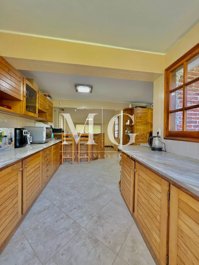 Casa ID.536 - Venta Casa 8 dormitorios, piscina, barbacoa a pasos del Shopping