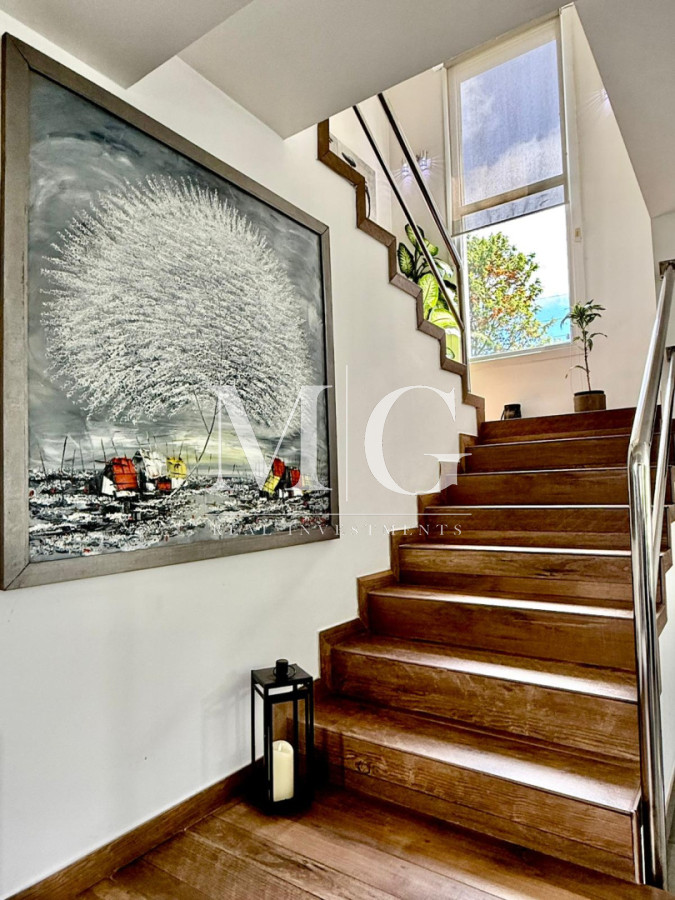 Casa ID.1508 - Chalet Premium con Gran Potencial - Ideal para Clínica, Consultorios u Oficinas