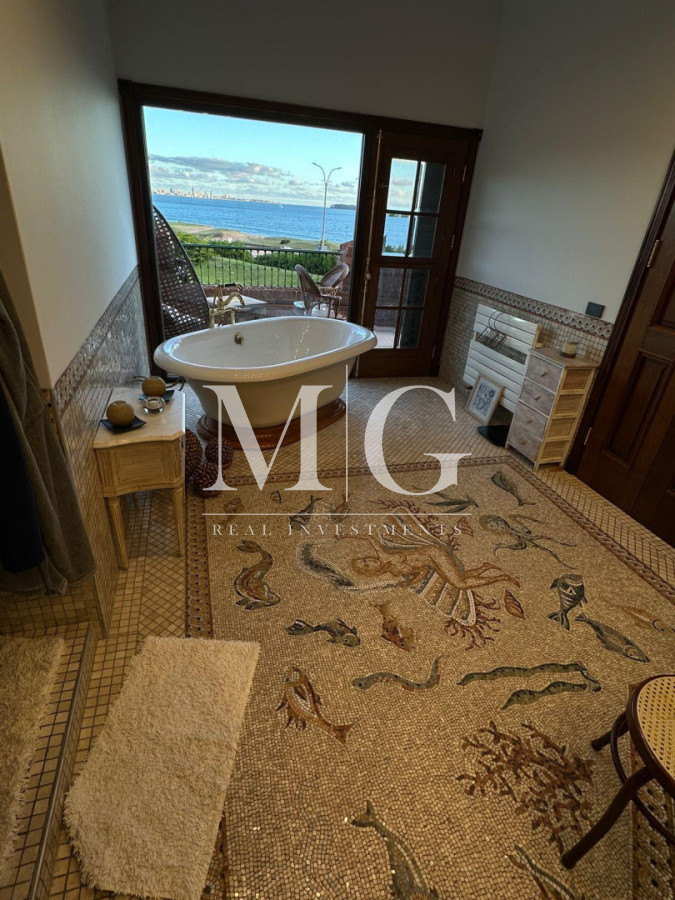 Casa ID.1551 - Exclusiva Mansión Frente al Mar en Playa Mansa - Punta del Este