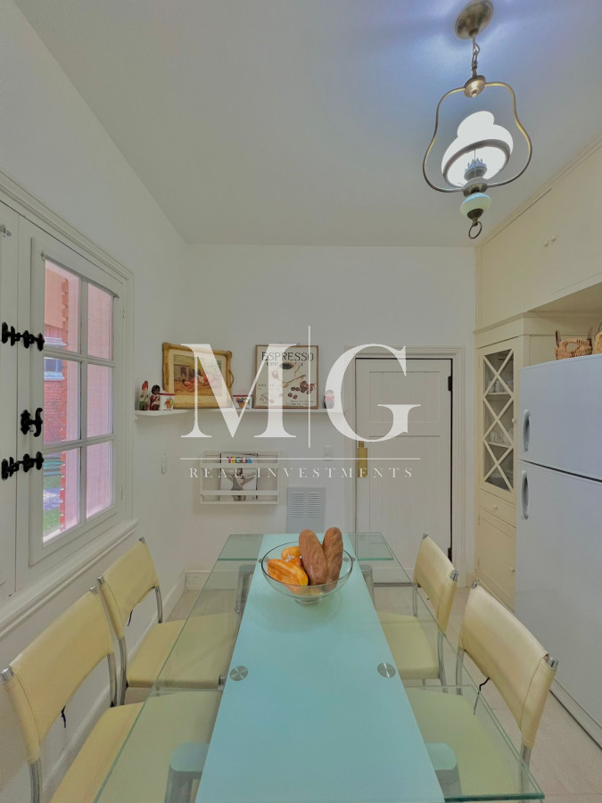 Casa ID.168 - Venta Casa zona Golf 5 dormitorios + dep.servicio, parrillero, piscina