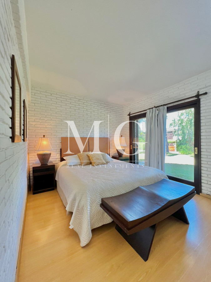 Casa ID.530 - LUGANO 1.400mt DE TERRENO, 7 DORMITORIOS, PISCINA