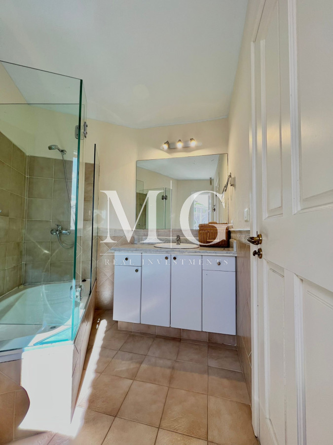 Casa ID.319 - Venta Casa zona Golf, 5 dorm.+ dep.servicio, barbacoa y piscina 