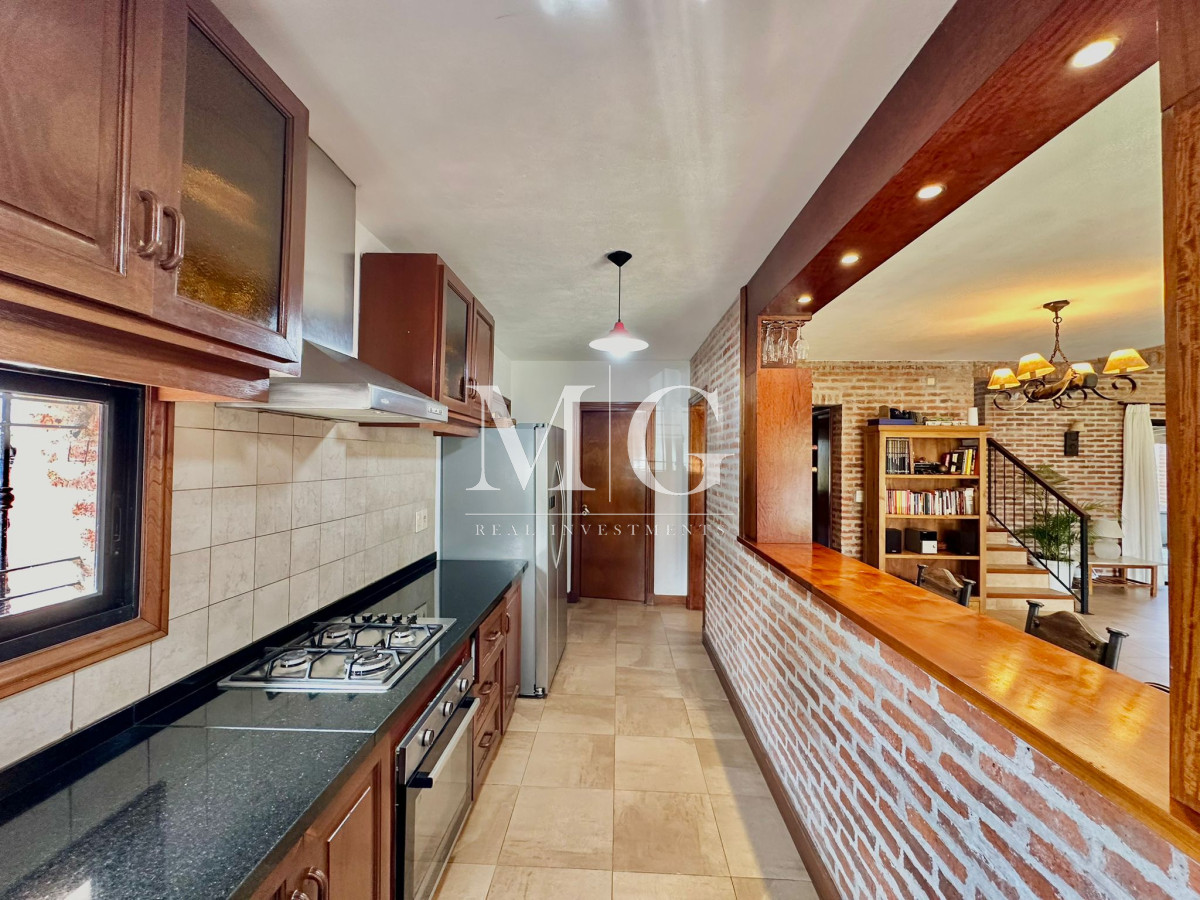 Casa ID.1048 - EXCELENTE PROPIEDAD EN EL EXLUSIVO BARRIO PINARES DE PUNTA DEL ESTE