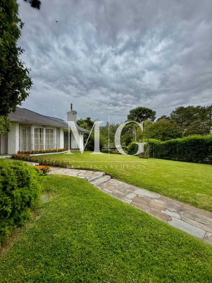 Casa ID.1529 - Hermosa casa en Marly, ubicada en una de las zonas más tranquilas y residenciales de Punta del Este 