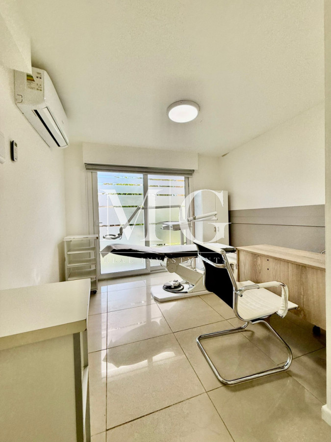 Casa ID.1508 - Chalet Premium con Gran Potencial - Ideal para Clínica, Consultorios u Oficinas