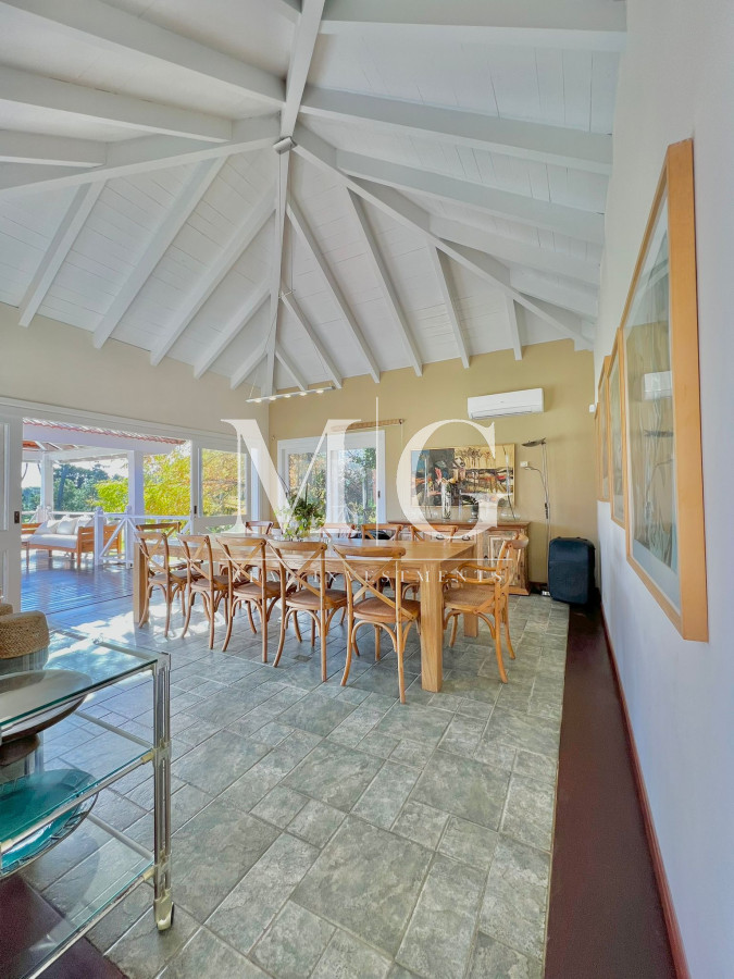 Casa ID.319 - Venta Casa zona Golf, 5 dorm.+ dep.servicio, barbacoa y piscina 