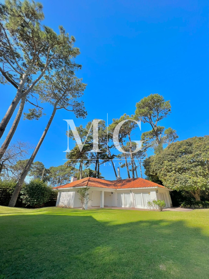 Casa ID.404 - Venta Casa 3 dormitorios + dep.servicio, barbacoa y piscina San Rafael