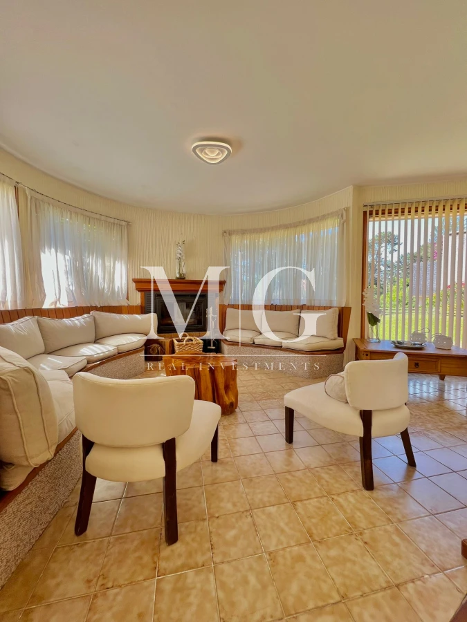 Casa ID.536 - Venta Casa 8 dormitorios, piscina, barbacoa a pasos del Shopping