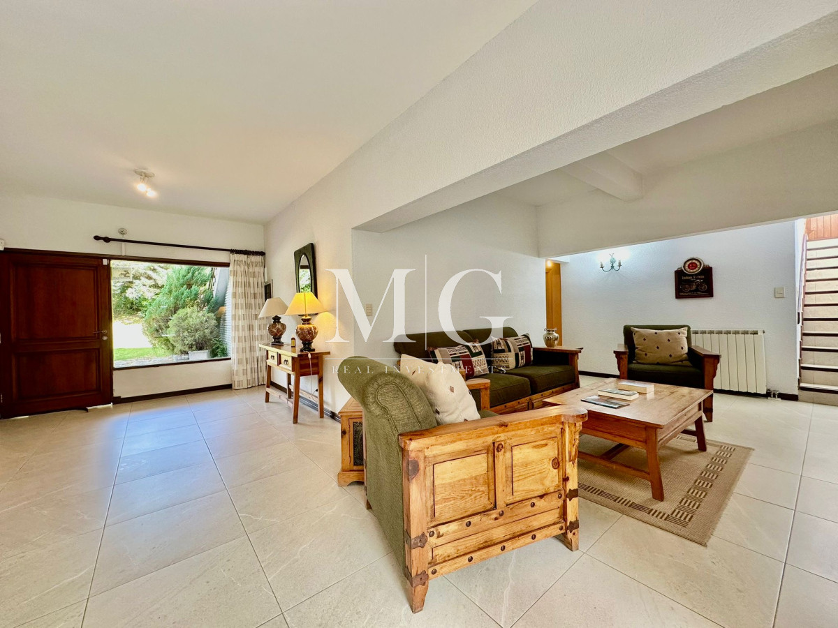 Casa ID.231 - Venta Espectacular Casa sobre Laguna del Diario 