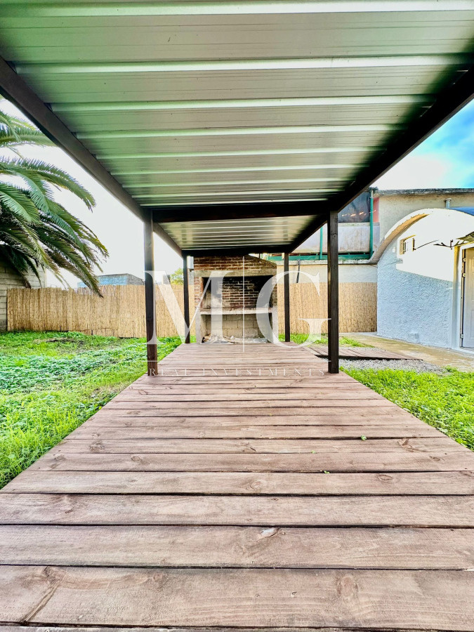 Casa ID.1242 - Barrio Artigas, 4 dormitorios, parrillero y patio cerrado