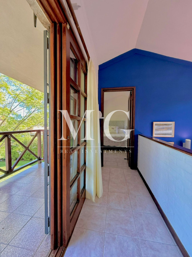 Casa ID.1550 - Excelente propiedad 4 dormitorios, 4 baños, piscina, parrillero, zona Pinares