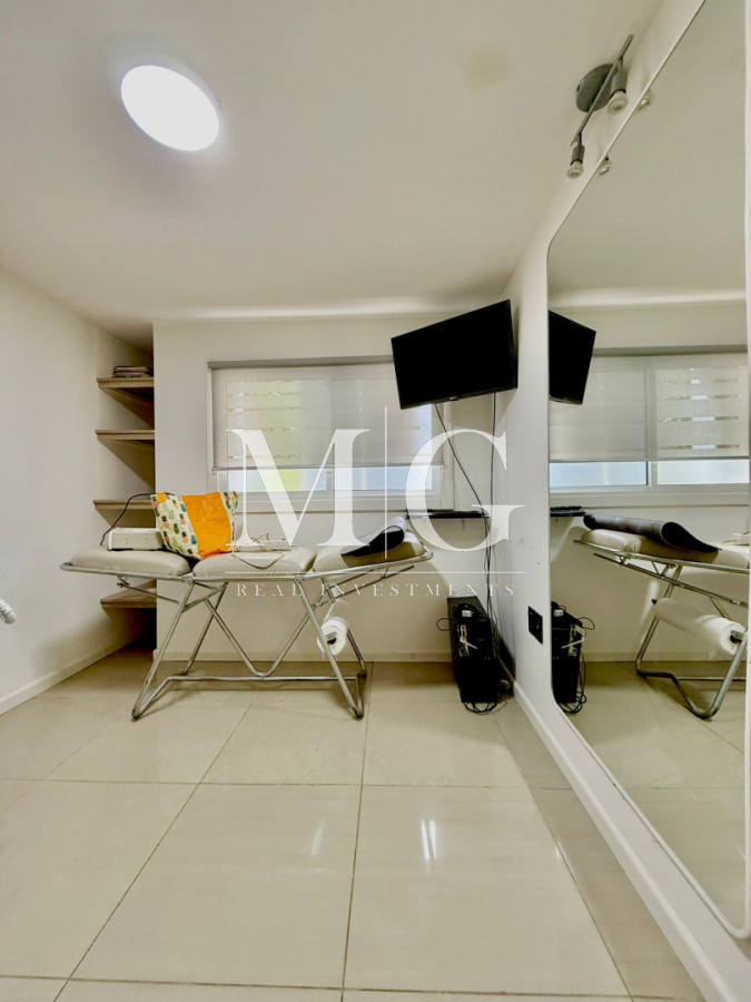 Casa ID.1508 - Chalet Premium con Gran Potencial - Ideal para Clínica, Consultorios u Oficinas
