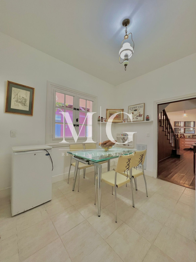 Casa ID.168 - Venta Casa zona Golf 5 dormitorios + dep.servicio, parrillero, piscina