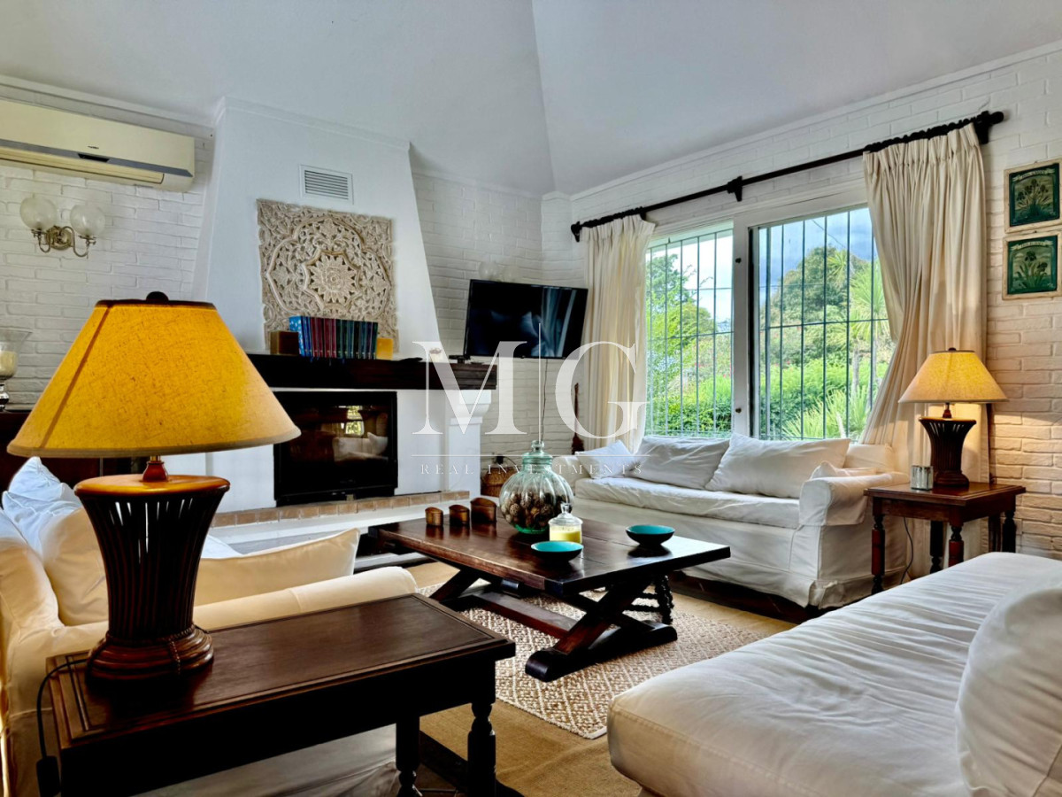 Casa ID.1529 - Hermosa casa en Marly, ubicada en una de las zonas más tranquilas y residenciales de Punta del Este 