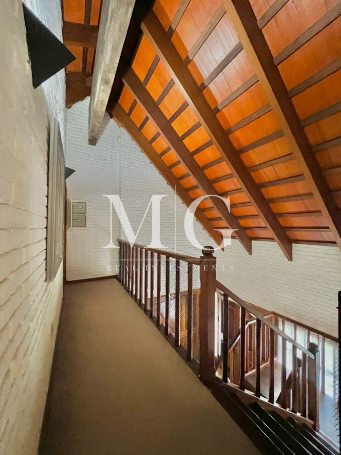 Casa ID.325 - Venta Casa zona Golf 3 dormitorios + dep.servicio, piscina y barbacoa