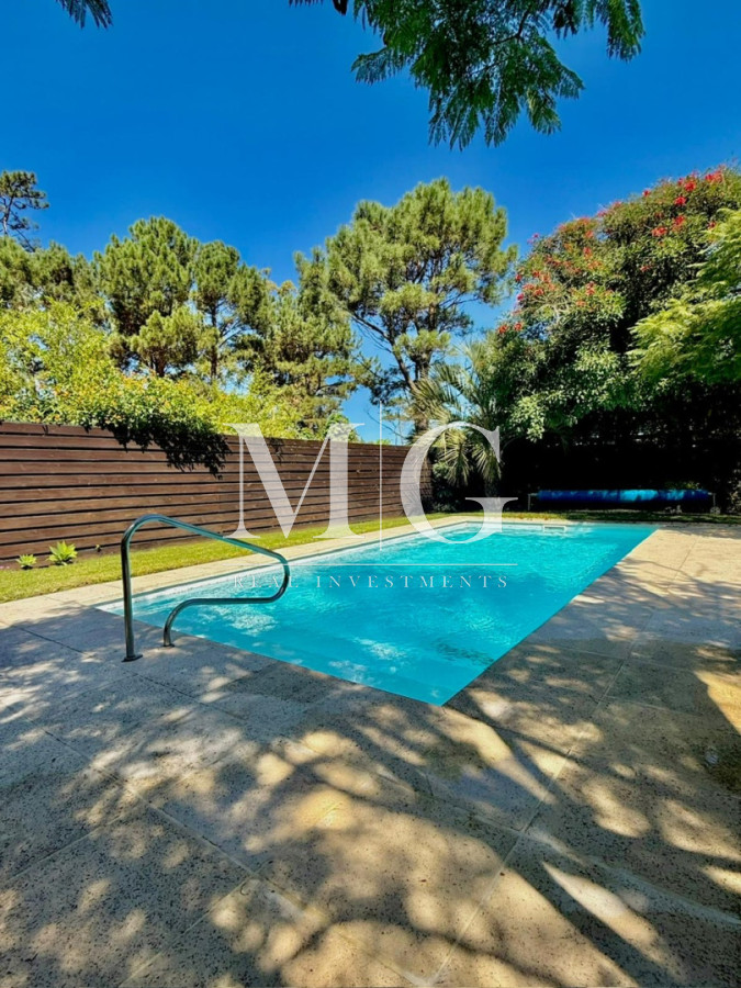 Casa ID.1550 - Excelente propiedad 4 dormitorios, 4 baños, piscina, parrillero, zona Pinares