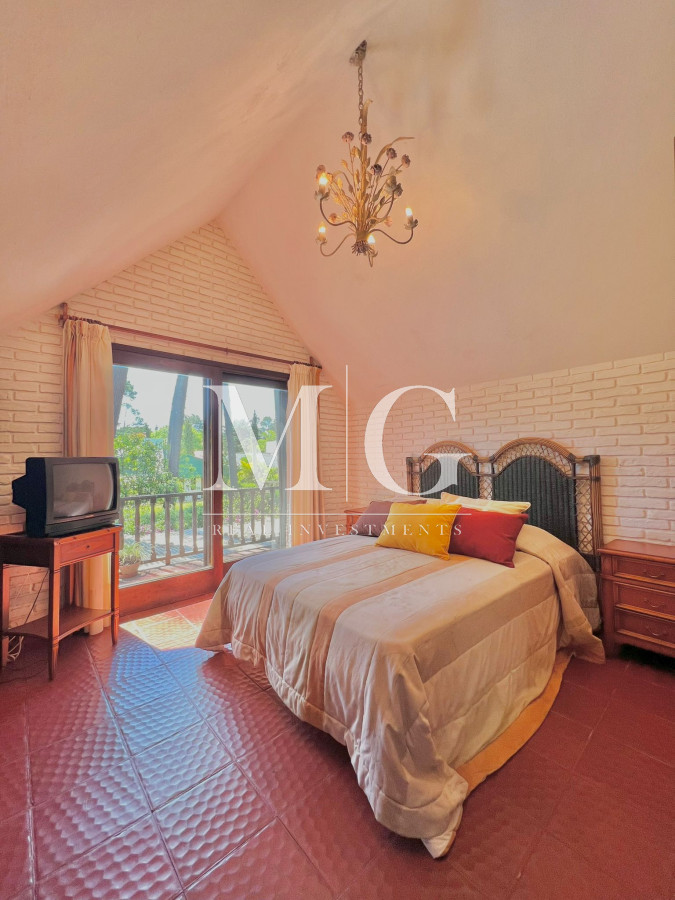 Casa ID.530 - LUGANO 1.400mt DE TERRENO, 7 DORMITORIOS, PISCINA