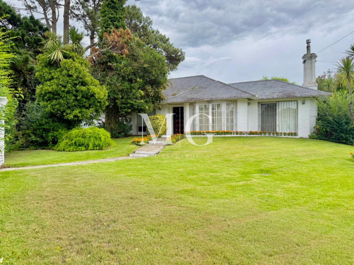Casa ID.1529 - Hermosa casa en Marly, ubicada en una de las zonas más tranquilas y residenciales de Punta del Este 