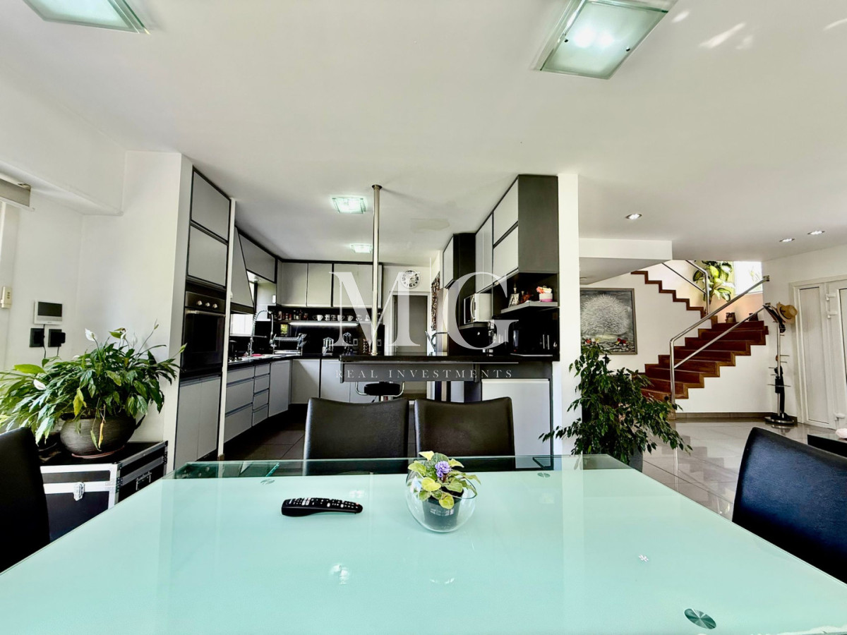 Casa ID.1508 - Chalet Premium con Gran Potencial - Ideal para Clínica, Consultorios u Oficinas