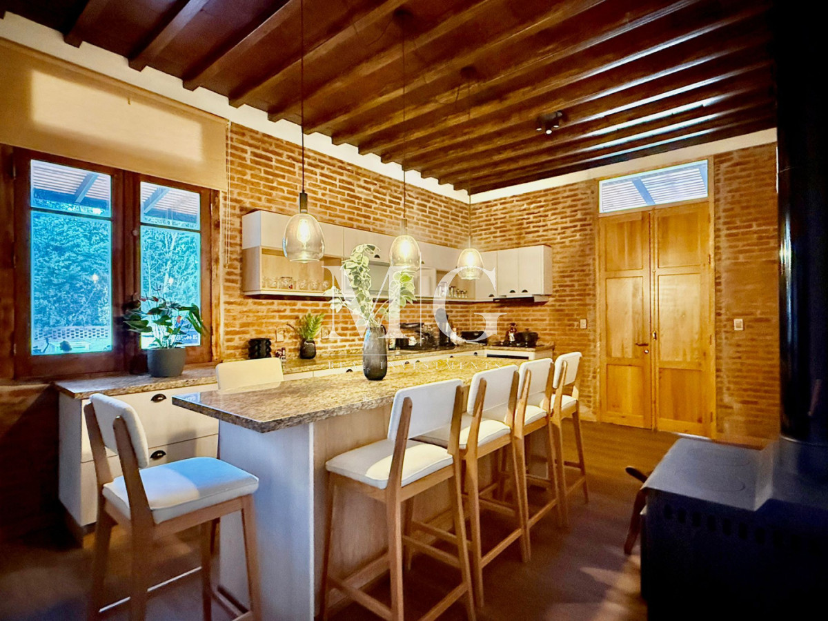 Casa ID.1088 - Excelente Casa a Estrenar Barrio Parque Burnett; 1.059m2 de terreno, piscina, barbacoa