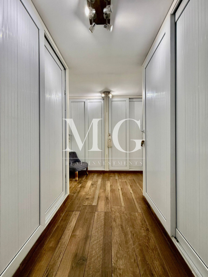 Casa ID.1508 - Chalet Premium con Gran Potencial - Ideal para Clínica, Consultorios u Oficinas