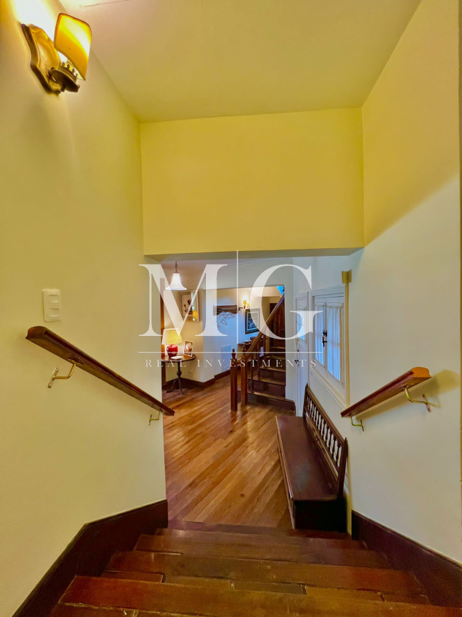 Casa ID.168 - Venta Casa zona Golf 5 dormitorios + dep.servicio, parrillero, piscina