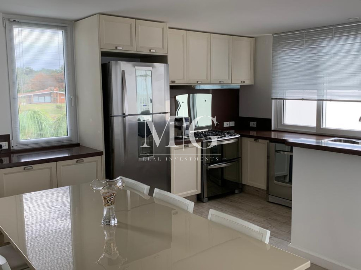 Casa ID.1368 - Alquiler Anual Exclusiva residencia frente al mar primera linea Playa Mansa 