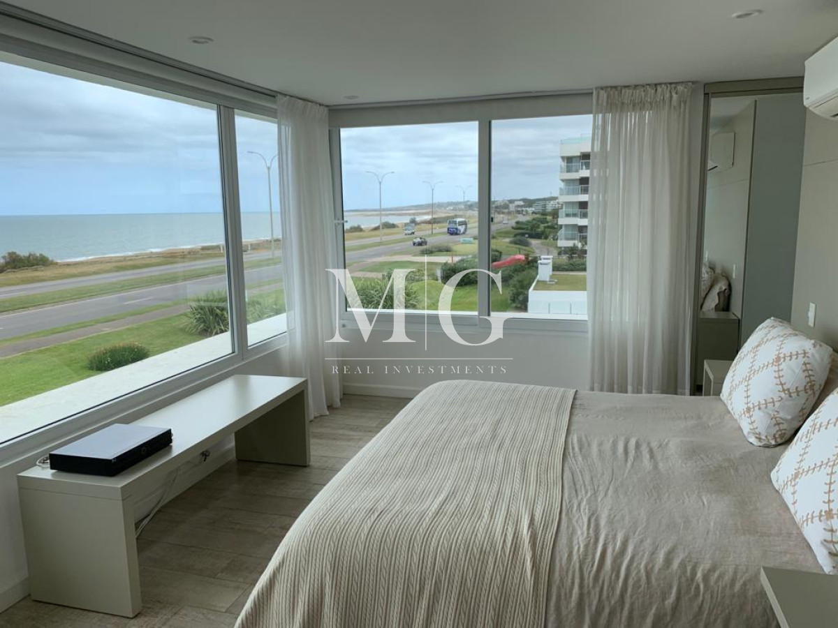 Casa ID.1368 - Alquiler Anual Exclusiva residencia frente al mar primera linea Playa Mansa 