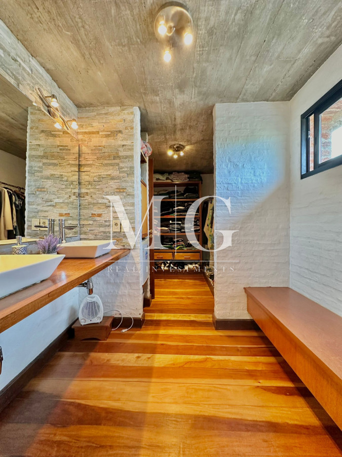 Casa ID.1048 - EXCELENTE PROPIEDAD EN EL EXLUSIVO BARRIO PINARES DE PUNTA DEL ESTE