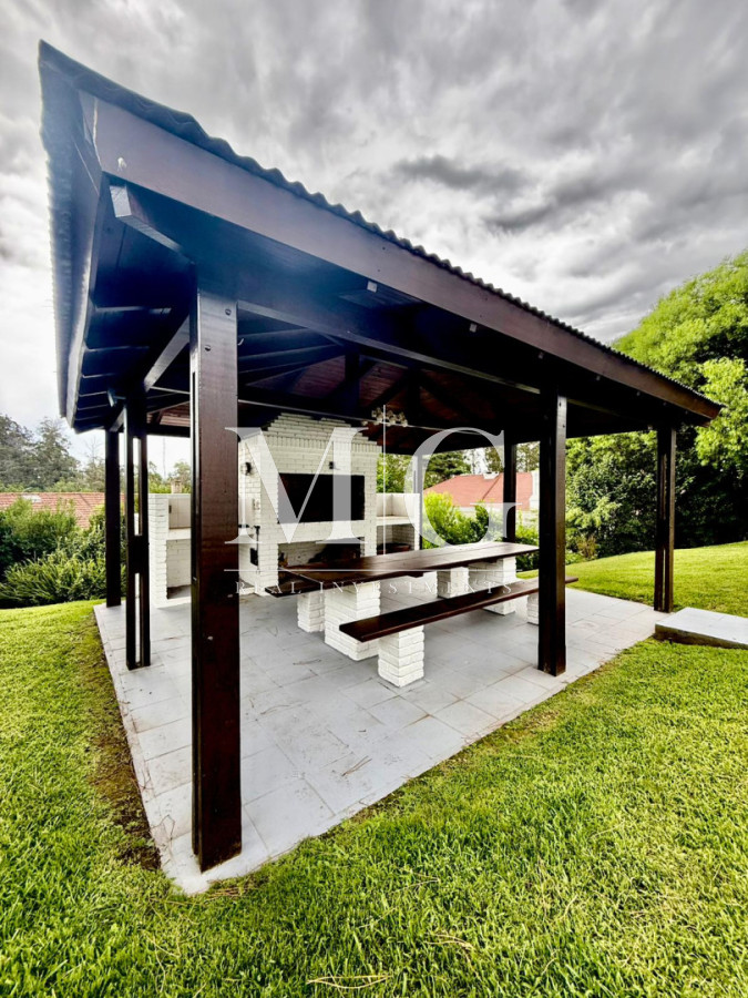 Casa ID.1529 - Hermosa casa en Marly, ubicada en una de las zonas más tranquilas y residenciales de Punta del Este 