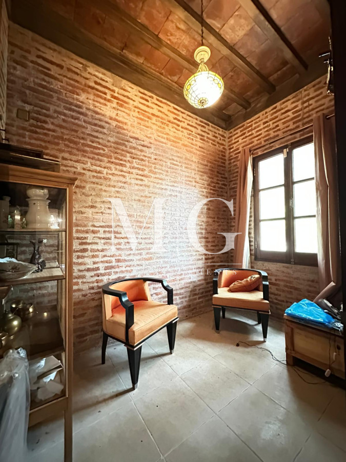 Casa ID.1088 - BARRIO PARQUE BURNETT CASA 5 DORMITORIOS ESTILO CAMPESTRE