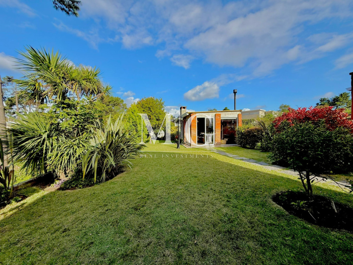 Casa ID.1564 - Hermosa casa en terreno de 450 m² con excelente distribución y potencial de ampliación; Zona Jardines de Cordoba