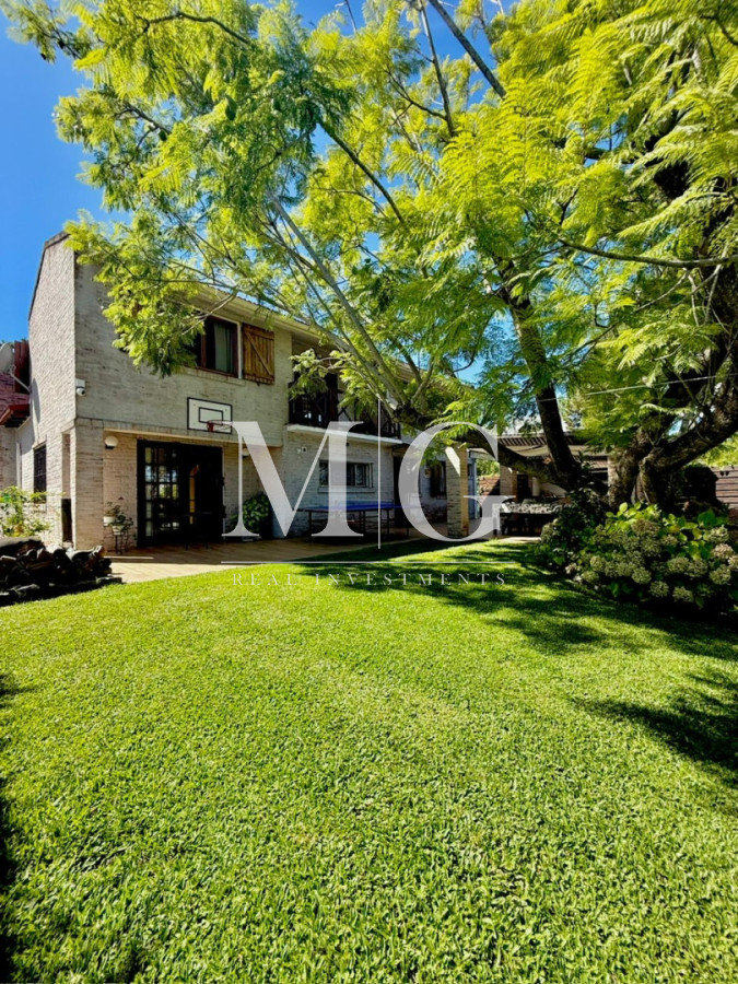 Casa ID.1550 - Excelente propiedad 4 dormitorios, 4 baños, piscina, parrillero, zona Pinares