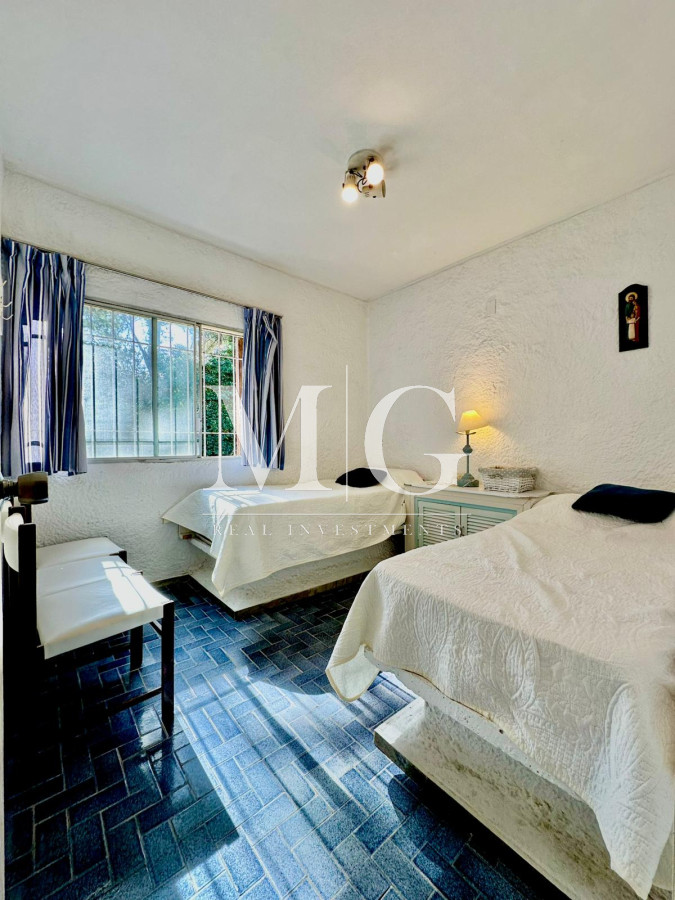 Casa ID.1357 - Venta Casa Principal 5 dormitorios en el Corazón de San Rafael a Metros del Mar