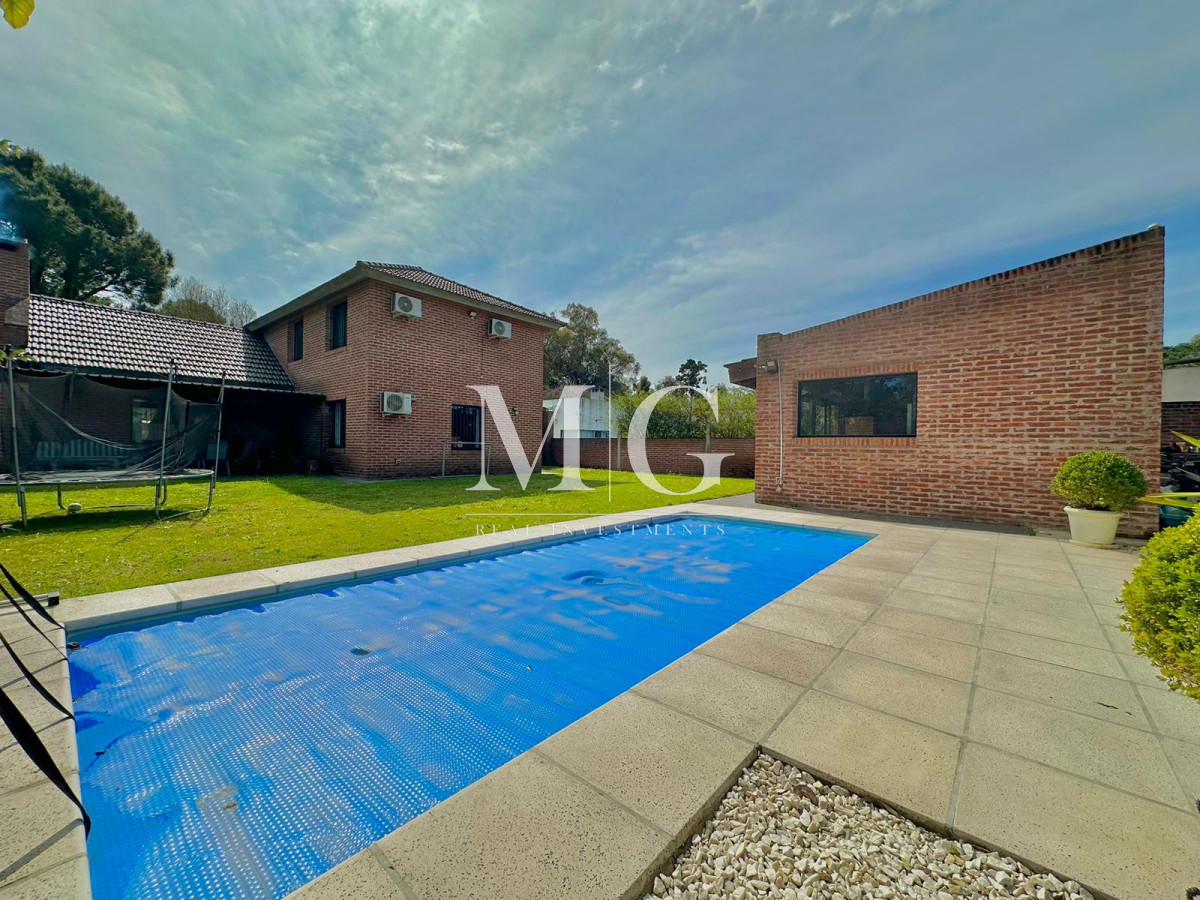 Casa ID.1048 - EXCELENTE PROPIEDAD EN EL EXLUSIVO BARRIO PINARES DE PUNTA DEL ESTE