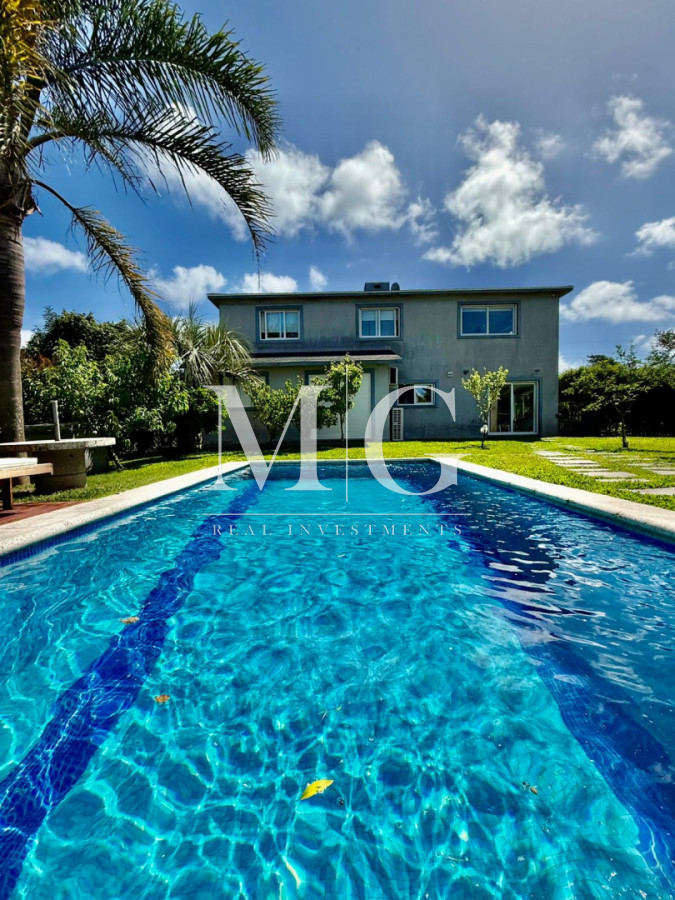 Casa ID.1508 - Chalet Premium con Gran Potencial - Ideal para Clínica, Consultorios u Oficinas