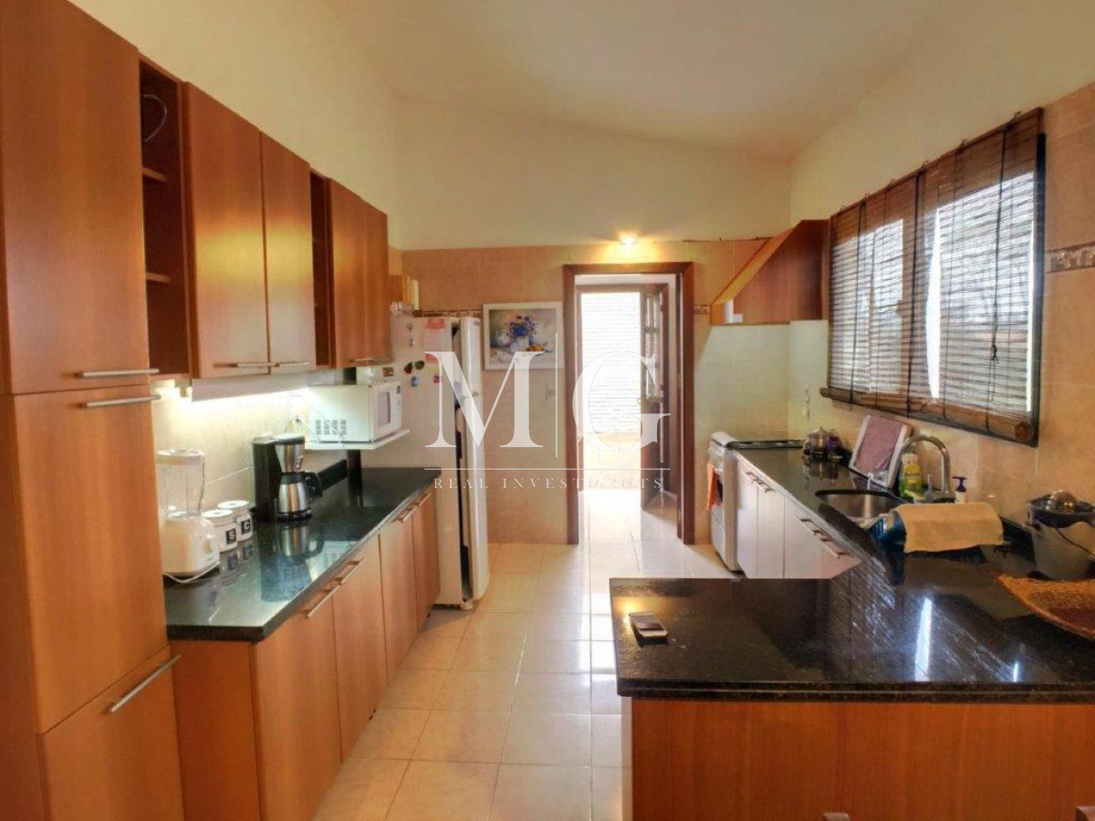 Casa ID.832 - Playa Mansa a 200mt del Mar con proyecto aprobado para altura!