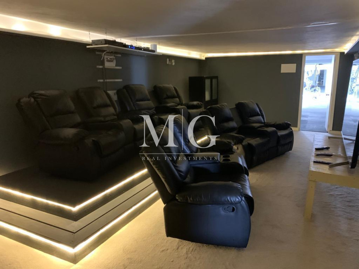 Casa ID.1368 - Alquiler Anual Exclusiva residencia frente al mar primera linea Playa Mansa 