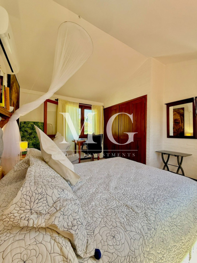 Casa ID.1550 - Excelente propiedad 4 dormitorios, 4 baños, piscina, parrillero, zona Pinares