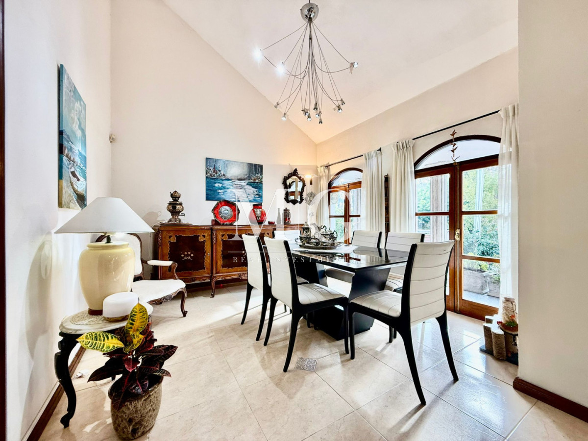 Casa ID.1564 - Hermosa casa en terreno de 450 m² con excelente distribución y potencial de ampliación; Zona Jardines de Cordoba