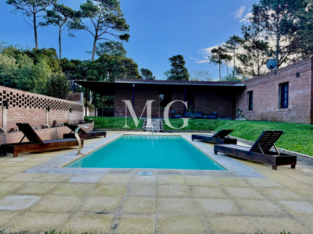 Casa ID.1088 - Excelente Casa a Estrenar Barrio Parque Burnett; 1.059m2 de terreno, piscina, barbacoa