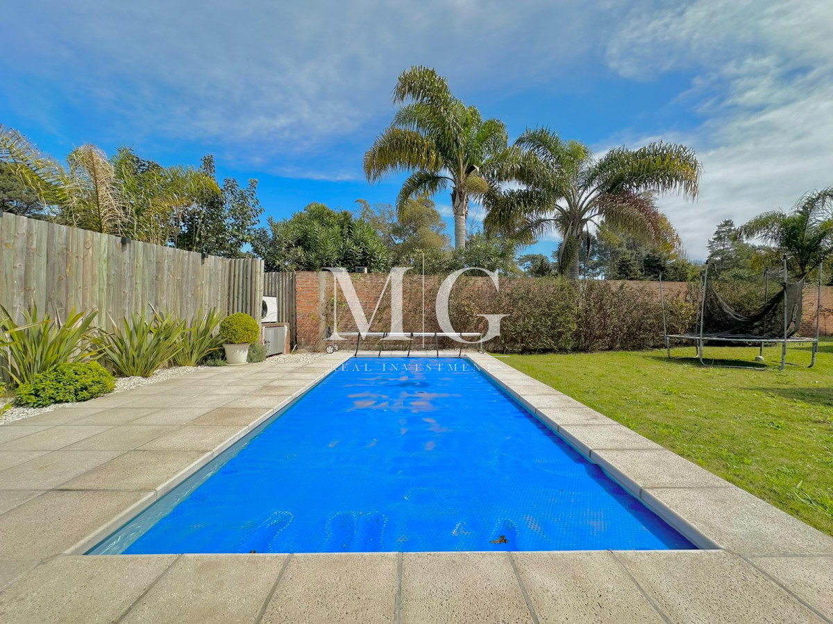 Casa ID.1048 - EXCELENTE PROPIEDAD EN EL EXLUSIVO BARRIO PINARES DE PUNTA DEL ESTE