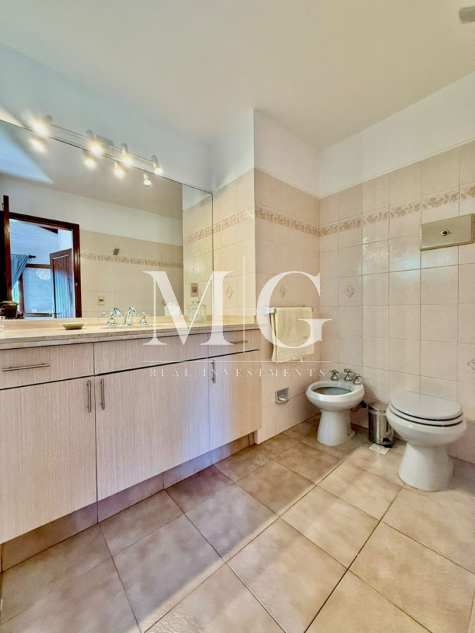 Casa ID.1550 - Excelente propiedad 4 dormitorios, 4 baños, piscina, parrillero, zona Pinares